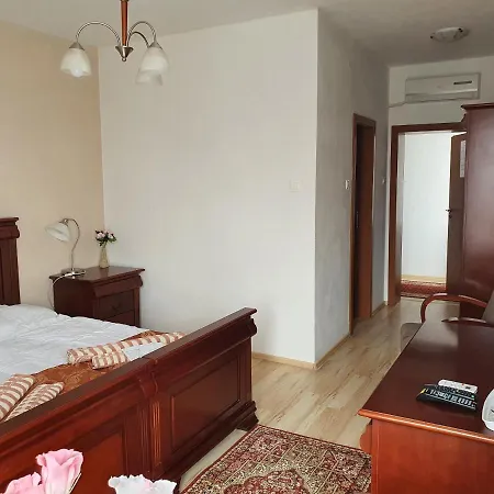 Oko Отель Нитра