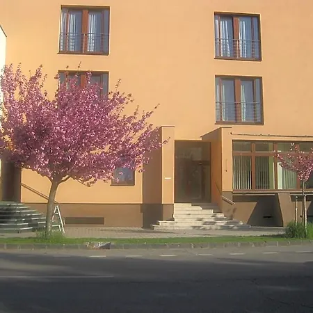 Oko Hotel Neutra