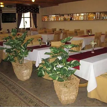 Oko Hotel Neutra