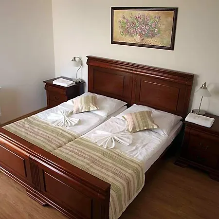 Hotel Oko 3*
